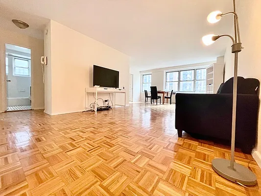 Rented by Nest Seekers International | media 10