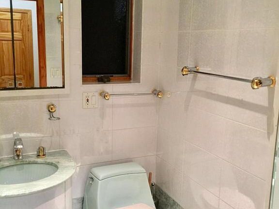 2nd image of 2284 E 28th St #2