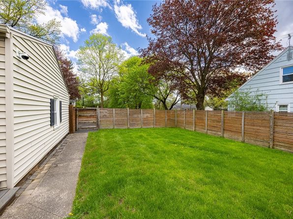 33 Morven Rd, Rochester, NY 14610