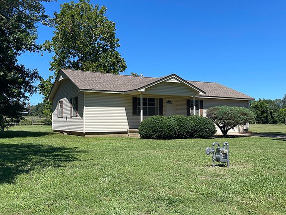 2nd image of 103 Oak Ln