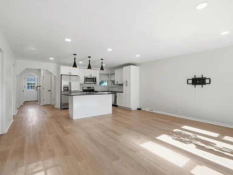 3175 McDowell St — Photo 6