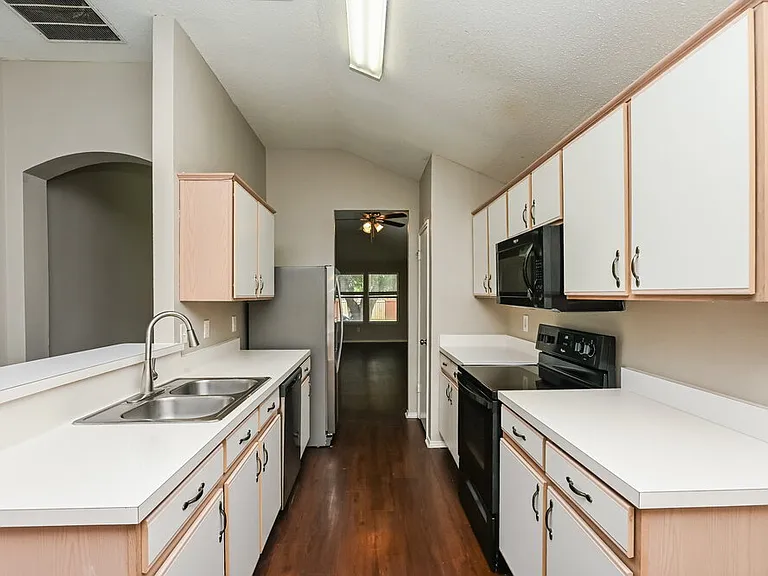 317 Taylor St — Photo 8