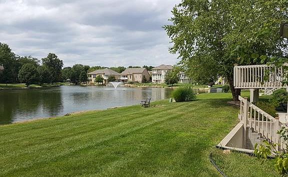 2nd image of 907 Oakmont Dr
