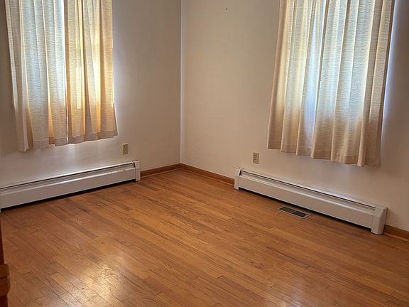 5th image of 302 N Main St