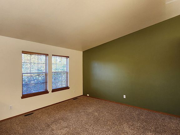 5th image of 127 Cohosset Dr