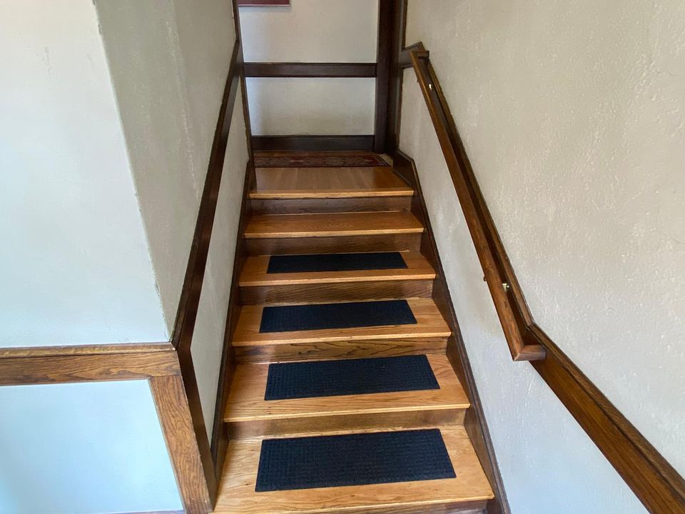 Entry stair well