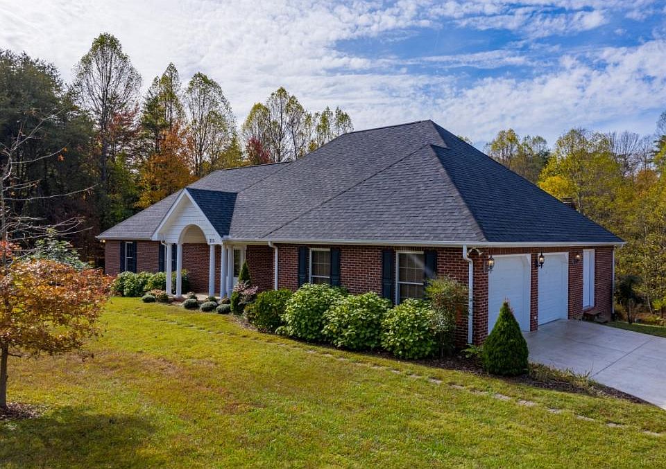 1st image of 213 Summit Dr