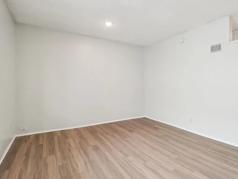 1275 Federal Ave — Photo 26