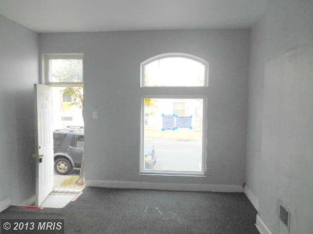 2nd image of 2619 E Monument St