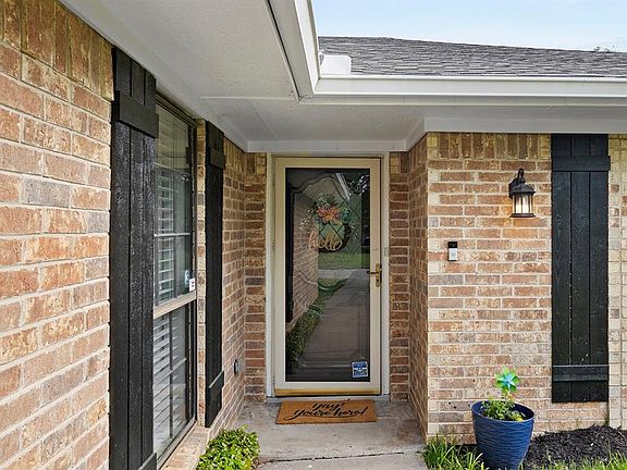 4th image of 2211 Roundrock Dr