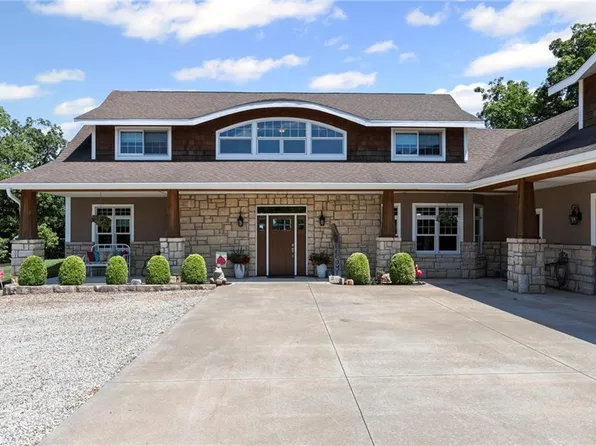 18511 224th St, Tonganoxie, KS 66086