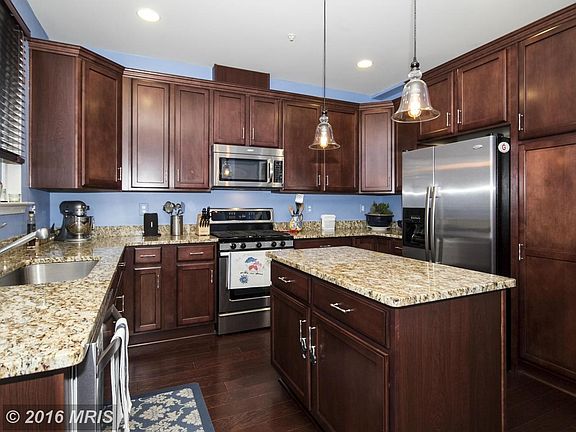 Kitchen: recessed and pendant lighting.