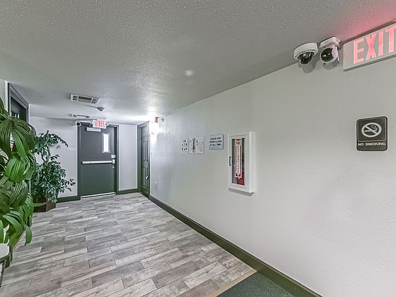 5th image of 1025 Swanson St #212