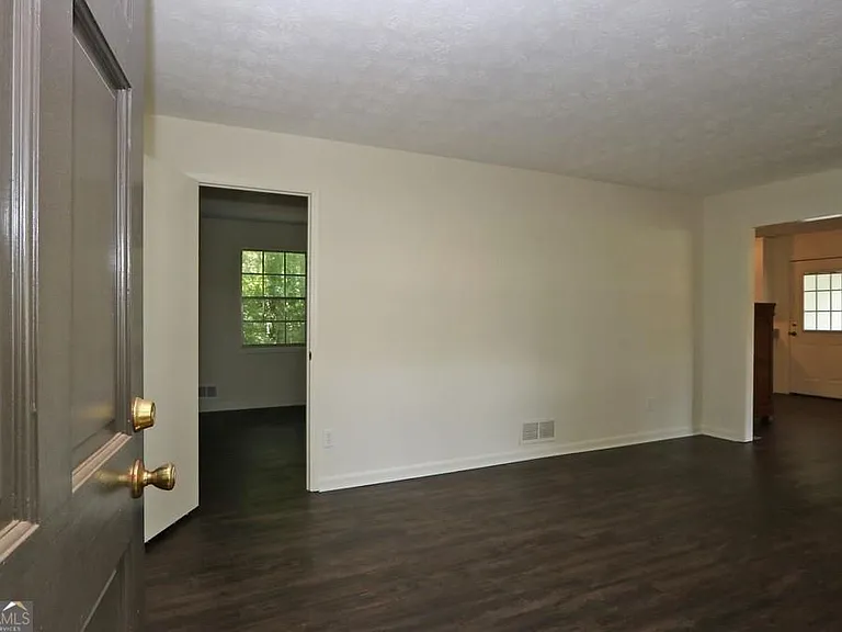 4215 Fawn Ln SE — Photo 3