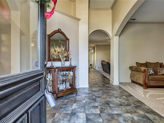 5th image of 608 N Silver Creek Cir