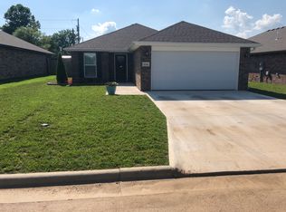 1136 N Oak Way, Webb City, MO 64870
