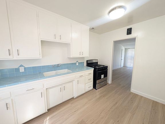 2nd image of 11042-11050 1/2 Aqua Vista St #6
