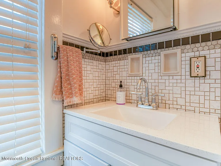 67 Delaware Ave — Photo 27