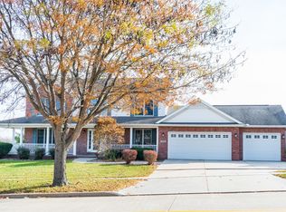 2908 Fox Creek Rd, Bloomington, IL 61705