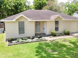 110 Stratmore Dr, Friendswood, TX 77546