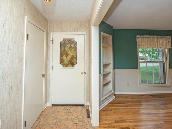 3rd image of 1309 Linden Ave