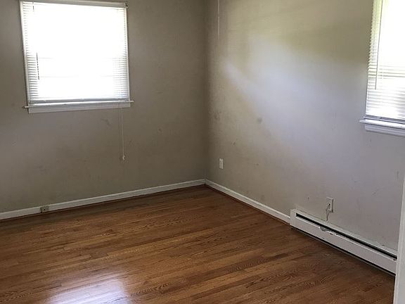 5th image of 300 Fleetwood Dr #B