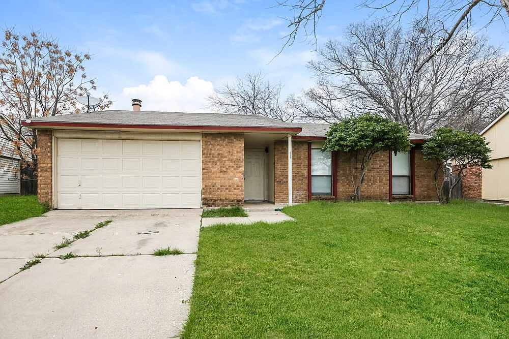 3 bed, 2.0 bath, 1423 sqft, $1,995 — Photo 1