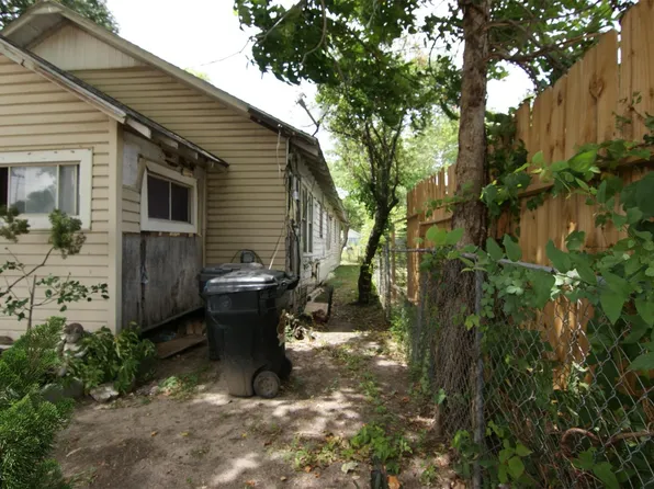 1265 Morris St, Houston, TX 77009