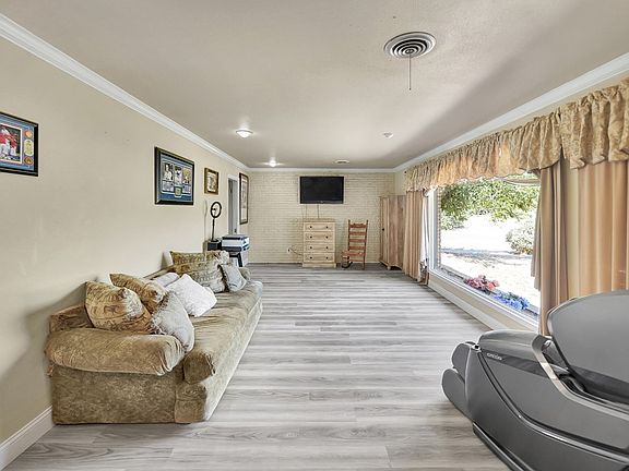 5th image of 2829 Durant Dr