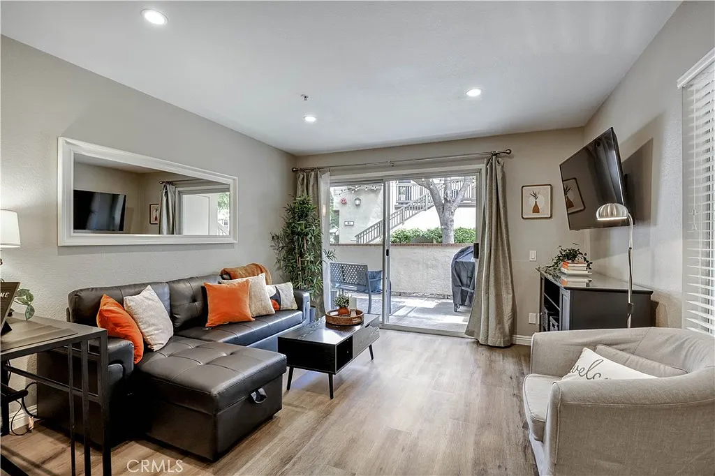 1 bed, 678 sqft, $3,495 — Photo 2