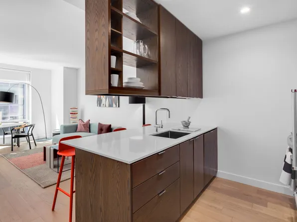 225 East 39th Street image 1 of 6