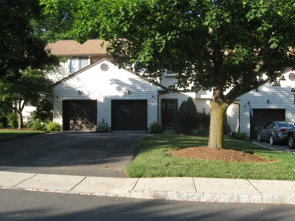 4 Eagle Dr #E004, Newton, NJ 07860