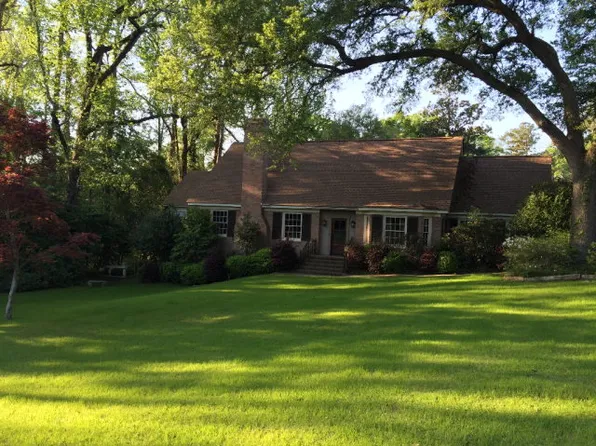 1025 W 15th St, Laurel, MS 39440