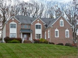 9 Ups And Downs Ct, Flemington, NJ 08822