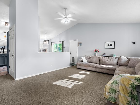 3rd image of 150 Gull Pointe Dr