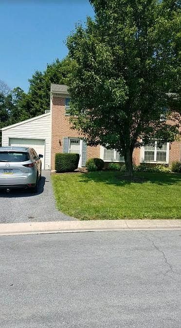 2nd image of 214 Grandview Cir
