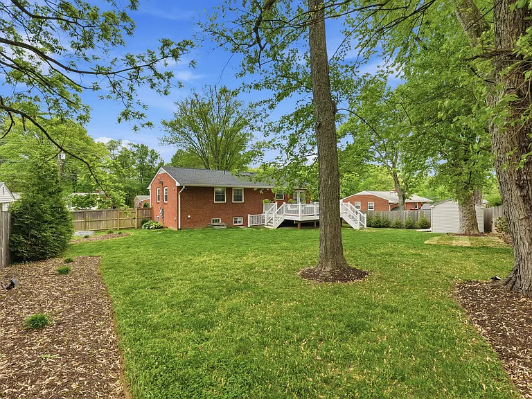 7504 Dolce Dr — Photo 42
