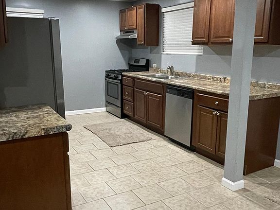 3rd image of 204 N Clarendon St