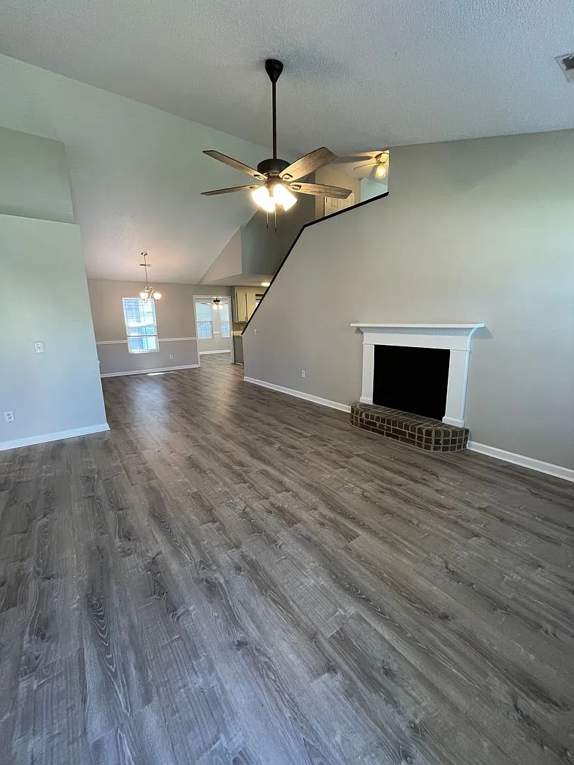 3Br 2Ba Close to Downtown Summerville — Photo 3