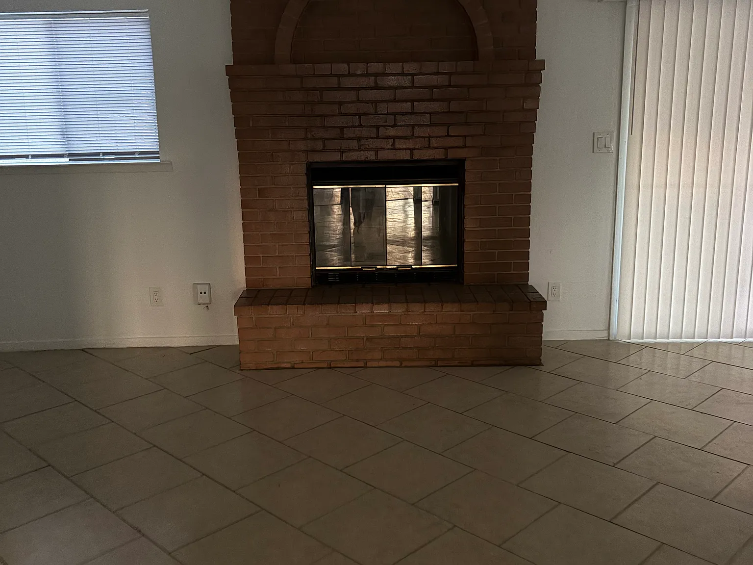 4 bed, 2100 sqft, $2,500 — Photo 2