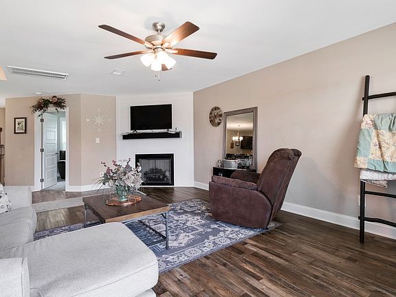 4th image of 1094 Whitney Dr