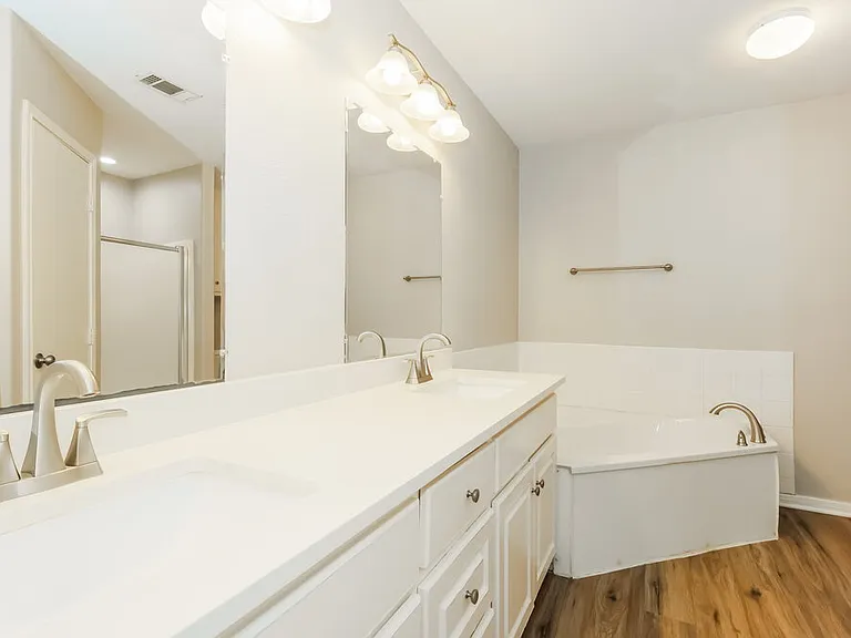 16325 Sun View Ln — Photo 11
