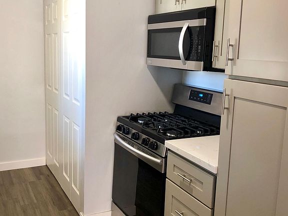 3rd image of 4108 Redondo Beach Blvd APT B