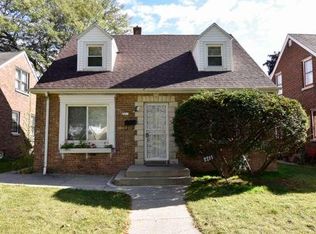 2211 W Roosevelt Dr, Milwaukee, WI