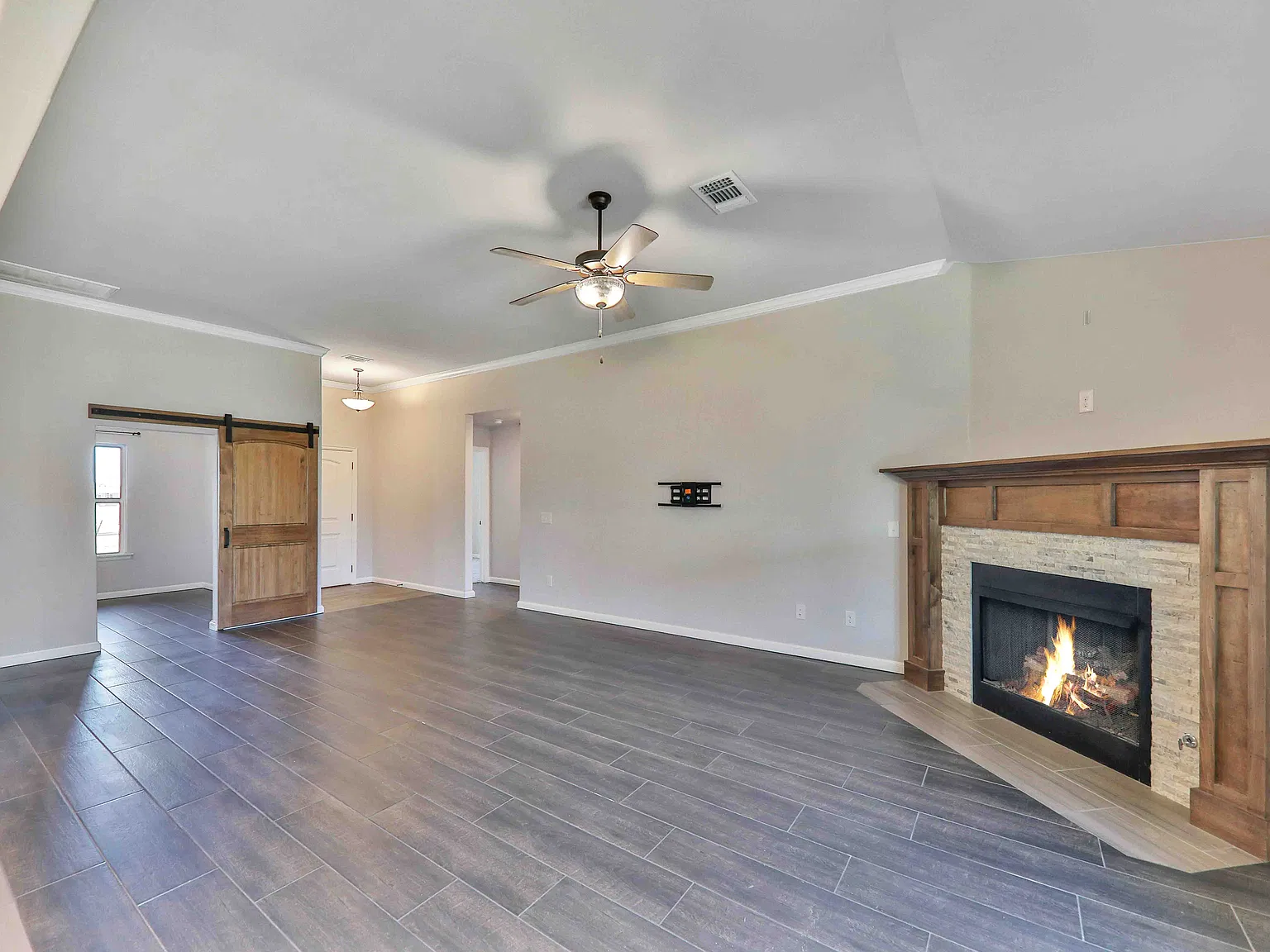 3 bed, 1640 sqft, $1,895 — Photo 2