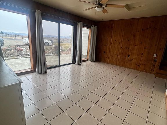 3rd image of 881 Bishop Rd #A