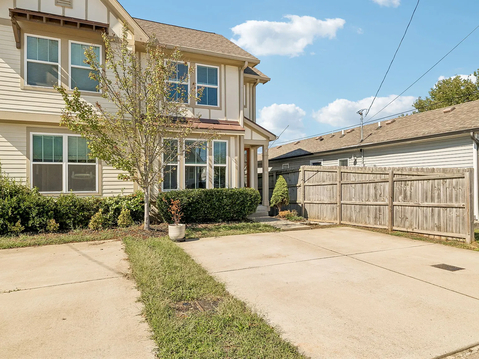 3 bed, 1976 sqft, $3,000 — Photo 2