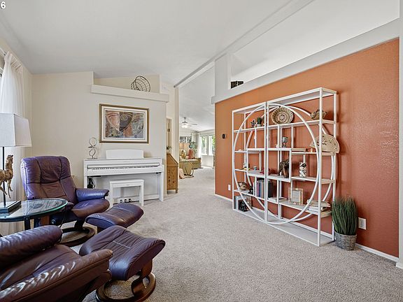 5th image of 3220 Crescent Ave Space 82