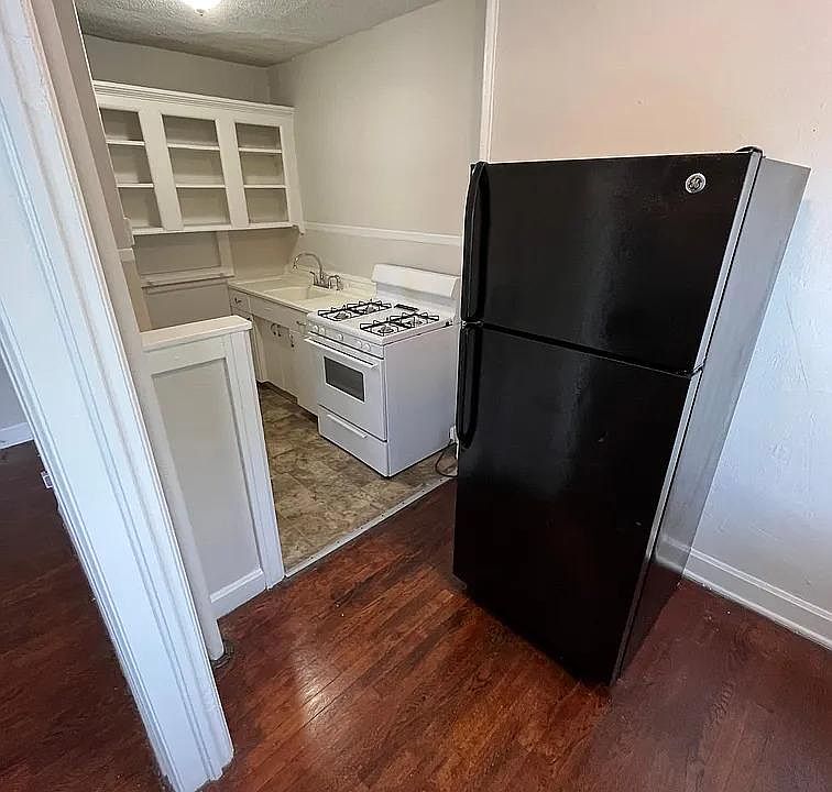 Brentwood Plaza 109 E 40th St Kansas City MO Zillow