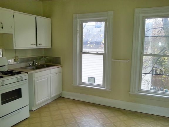 2nd image of 106 Pattison St #2